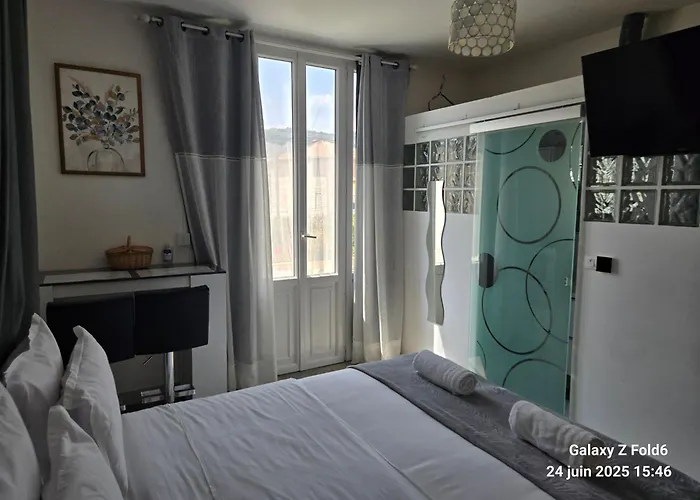 2 Chambres Paisibles A La Trinite Proche De Nice 15 Mn, Monaco 20 Mn Et L\'Italie 30 Mn Et Aussi 2 Studios Dans Le Meme Etablissement